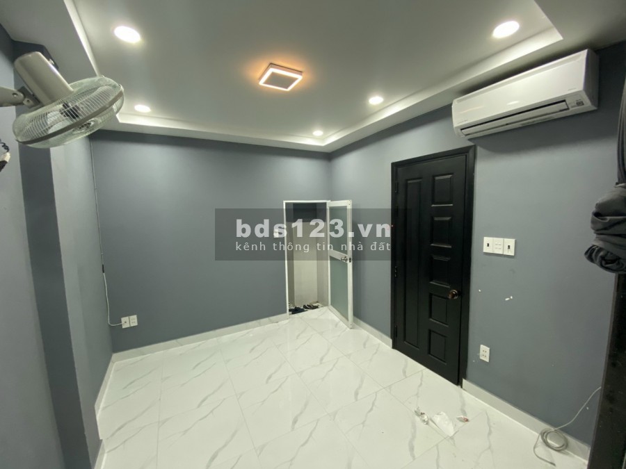 Cần cho thuê trước tết nhà 1 trệt 3 lầu ST, DT 3.5x6.5m, hẻm ô tô Huỳnh Văn Bánh, P. 11, Phú Nhuận