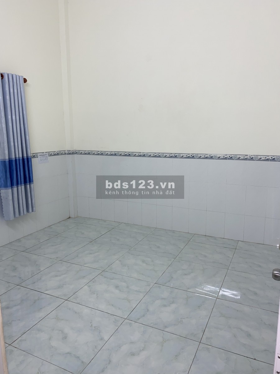 Đầu Tư Chứng Khoán Thua Lỗ Bán Gấp Nhà Cấp 4 150m2 Mới Xây Được 1 Năm Sát KCN Gần Chợ