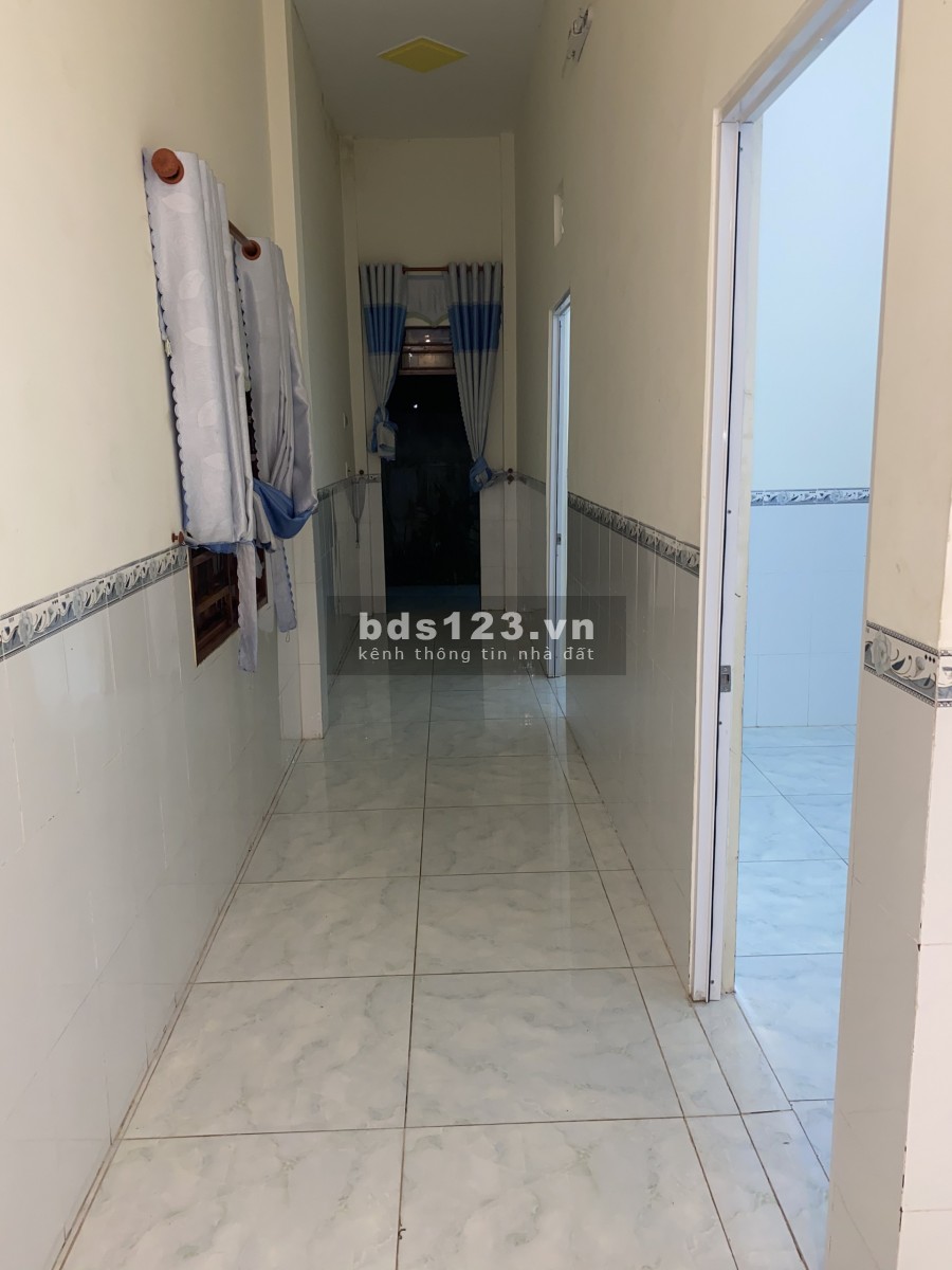 Đầu Tư Chứng Khoán Thua Lỗ Bán Gấp Nhà Cấp 4 150m2 Mới Xây Được 1 Năm Sát KCN Gần Chợ