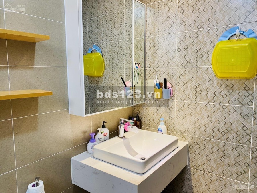 Rivera Sài Gòn cần cho thuê căn hộ tầng cao rộng 78m2, 2 PN, view thoáng, giá 13 triệu/tháng