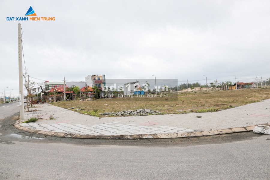 Cần bán lô đất 100 m2, đường 20m5, cách biển 500 m
