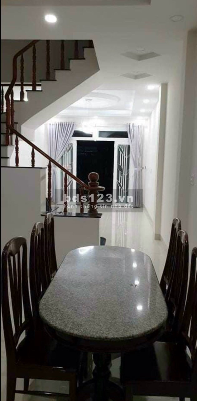 Cần bán căn nhà sau sân banh Gò Đậu