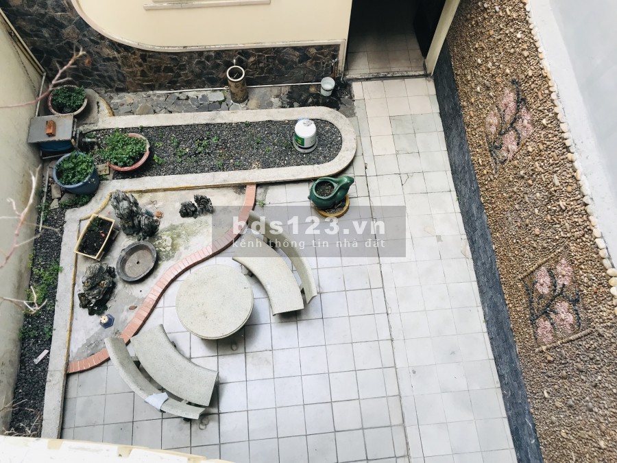 Cho thuê nguyên căn 200m2 MT Trường Sơn (sân bay TSN). Nhà trống giao ngay!