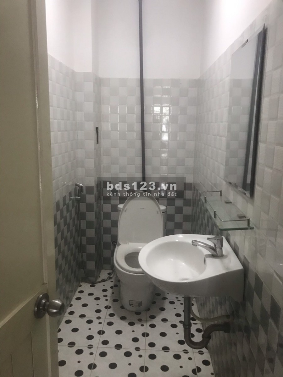 Cho thuê nhà mặt tiền chợ Phạm Văn Bạch 150m2 giá 15tr