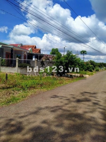 Có lô đất ngang 32m x 68m diện tích 2200m2 cần tiền bán 580 triệu