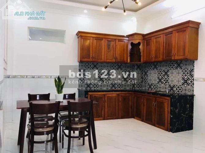 Chính chủ bán nhà Bình Chánh 1 trệt 1 lầu sổ hồng riêng