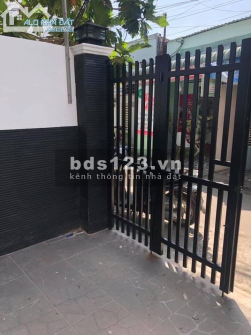 Chính chủ bán nhà Bình Chánh 1 trệt 1 lầu sổ hồng riêng