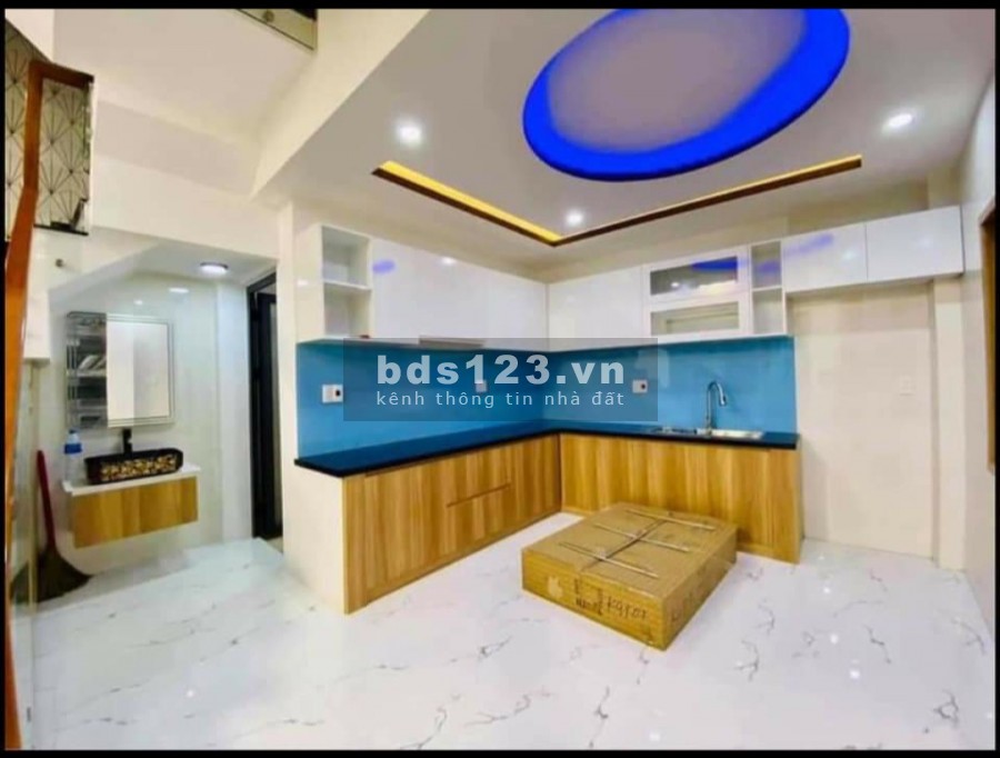 Cần bán căn nhà gần chợ Hưng Long, SHR