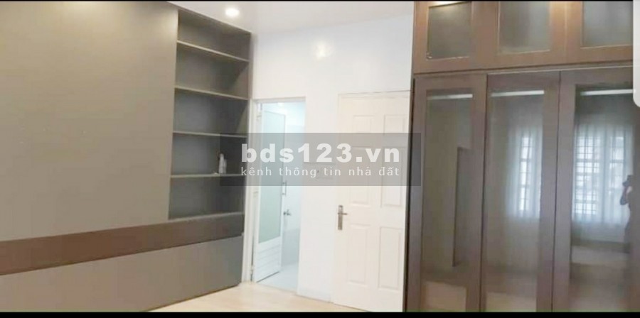 Nhà 1 trệt + 2 lầu 4pn giá 15tr. đường 8m khu Phú Thuận