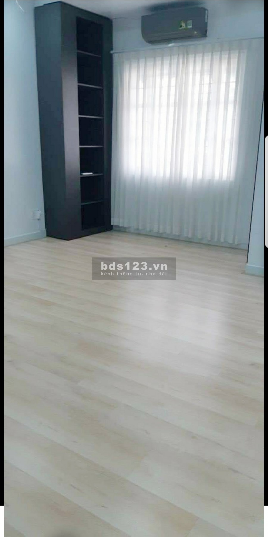 Nhà 1 trệt + 2 lầu 4pn giá 15tr. đường 8m khu Phú Thuận