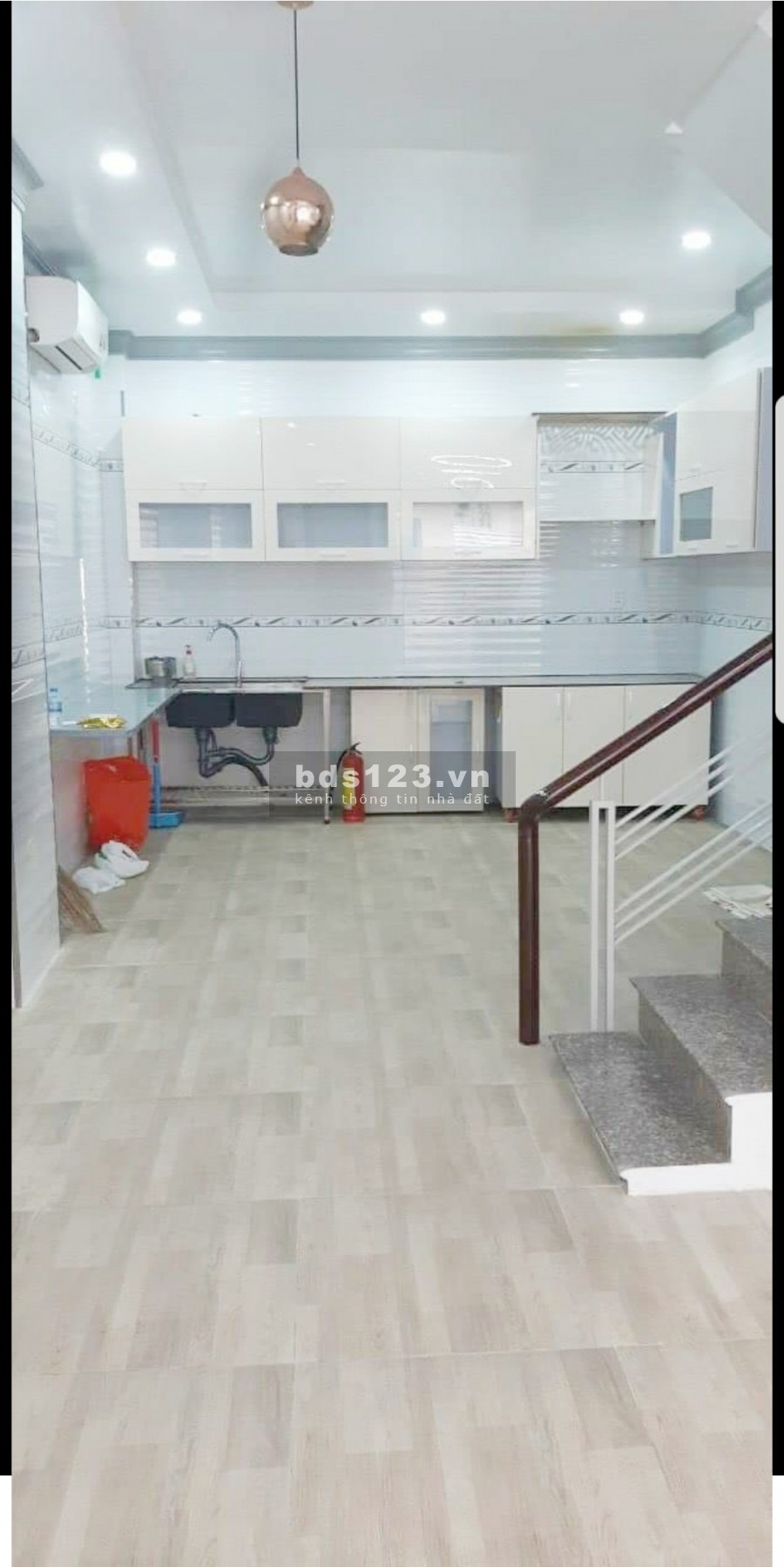 Nhà 1 trệt + 2 lầu 4pn giá 15tr. đường 8m khu Phú Thuận