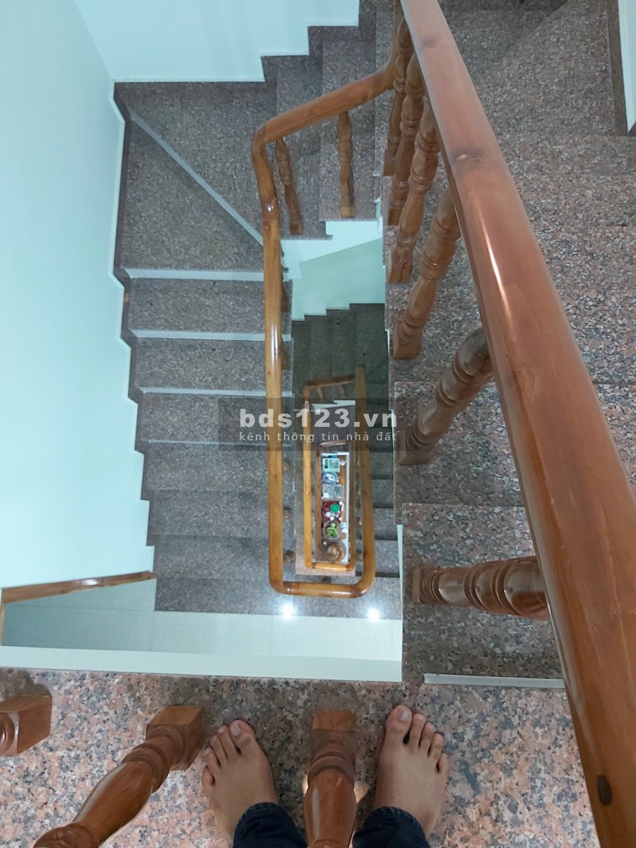 Nhà 1 xẹt Đình Phong Phú, dt 60m2, SHR, hướng ĐN, ở ngay
