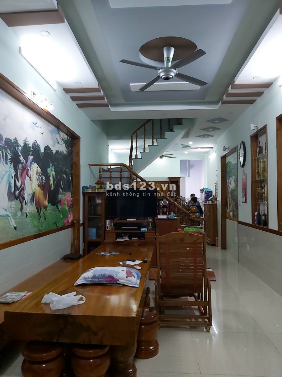 Nhà 1 xẹt Đình Phong Phú, dt 60m2, SHR, hướng ĐN, ở ngay