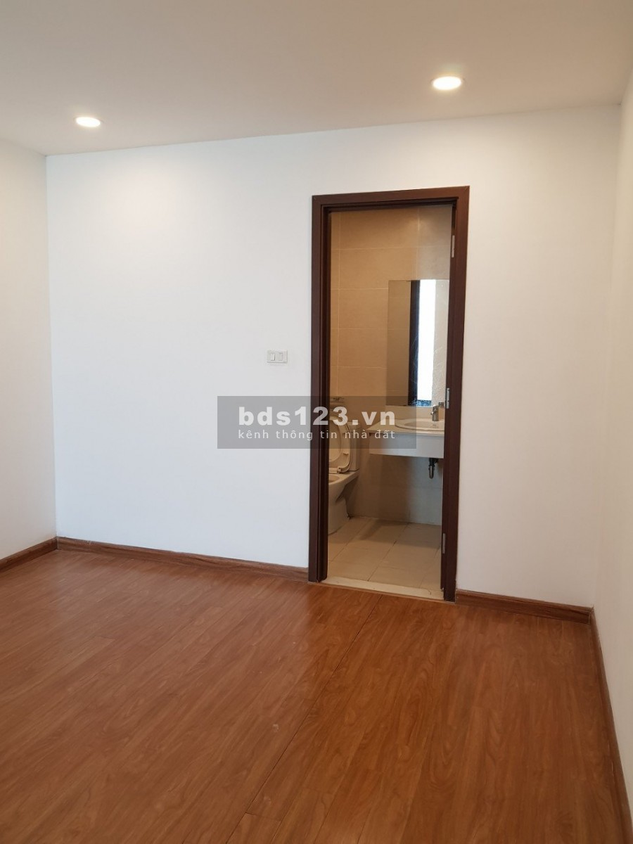Cho thuê Chung cư Hà Nội Center Point Hoàng Đạo Thúy 2 ngủ cơ bản 64m2 10.5 triệu. Lh 0377983070
