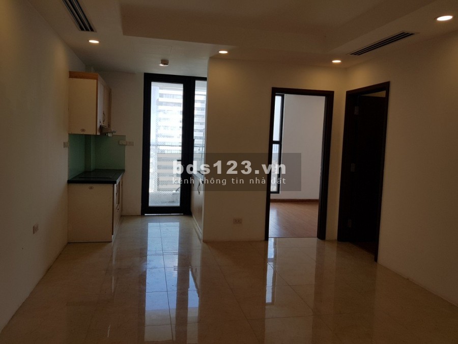 Cho thuê Chung cư Hà Nội Center Point Hoàng Đạo Thúy 2 ngủ cơ bản 64m2 10.5 triệu. Lh 0377983070