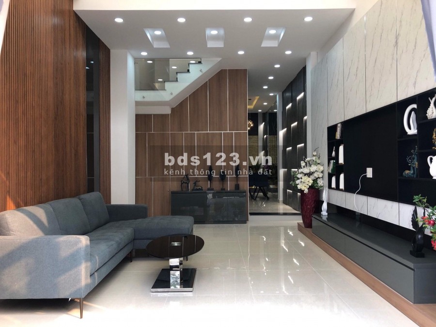 CHỈ 1 TỶ 200 TRIỆU SỞ HỮU NGAY NHÀ 1 TRỆT 3 LẦU SÂN THƯỢNG SÁT MẶT TIỀN LIÊN KHU 4-5 Q.BÌNH TÂN