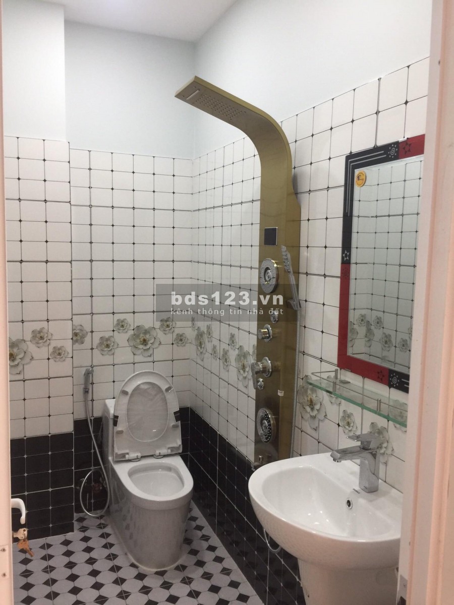 CHỈ 1 TỶ 200 TRIỆU SỞ HỮU NGAY NHÀ 1 TRỆT 3 LẦU SÂN THƯỢNG SÁT MẶT TIỀN LIÊN KHU 4-5 Q.BÌNH TÂN