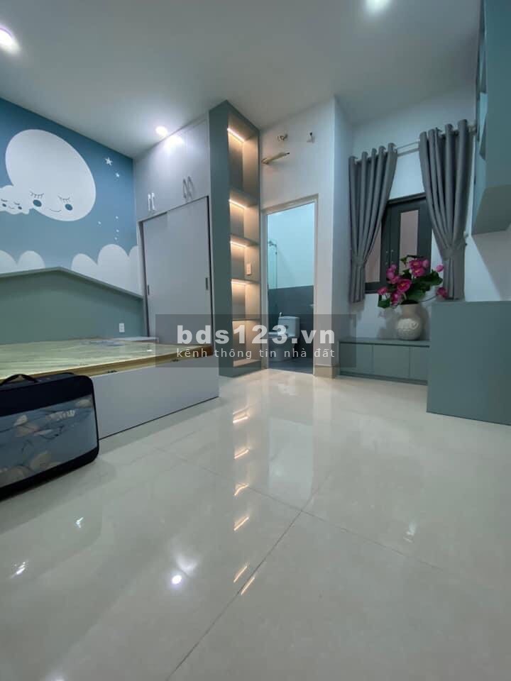 CHỈ 1 TỶ 200 TRIỆU SỞ HỮU NGAY NHÀ 1 TRỆT 3 LẦU SÂN THƯỢNG SÁT MẶT TIỀN LIÊN KHU 4-5 Q.BÌNH TÂN