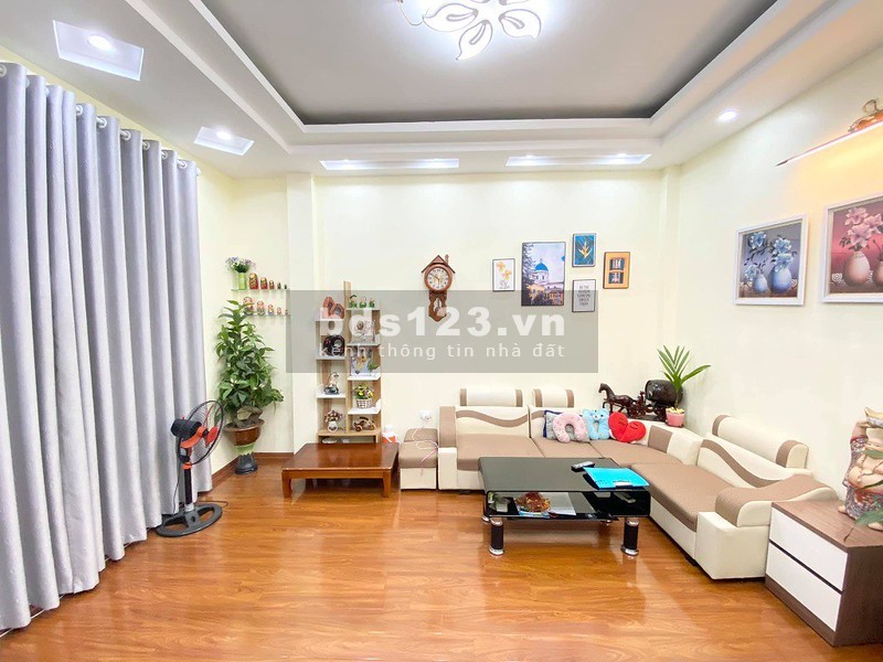 Bán nhà Đội Cấn, Phường Lễu Giai,45m2, mặt tiền 6.2m giá 3,8 tỷ, cách ô tô 10m, full đồ