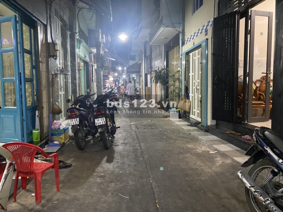 Bán nhà 3 lầu hẻm 830 Đoàn Văn Bơ Phường 16 Quận 4