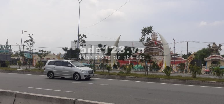 Bán Gấp Nhà 90m2, Giá 6.5 tỷ Hoàng Hữu Nam, Quận 9.