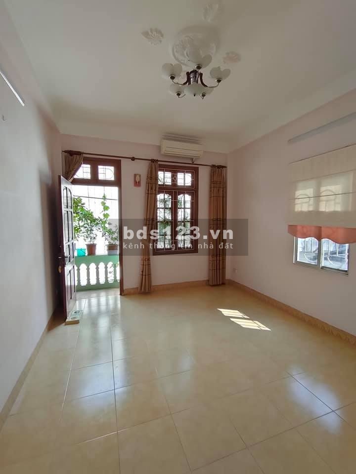 Bán nhà 56 Pháo Đài Láng – Đống đa. sổ đỏ đẹp. Ngay phố mặt tiền 4m. giá 4 .3 tỷ.