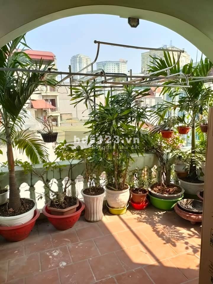 Bán nhà 56 Pháo Đài Láng – Đống đa. sổ đỏ đẹp. Ngay phố mặt tiền 4m. giá 4 .3 tỷ.