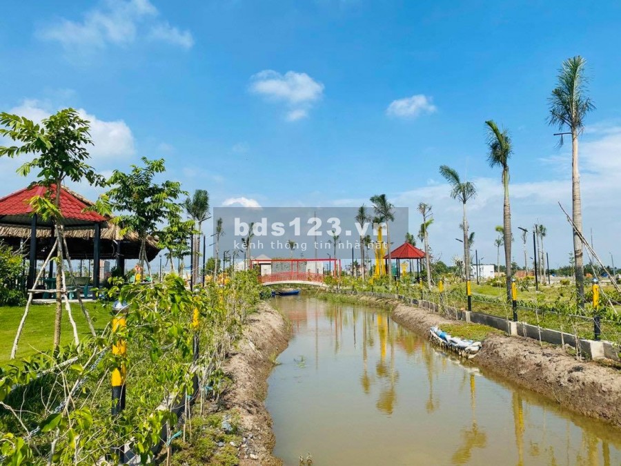 CHÍNH CHỦ BÁN GẤP 1 LÔ GÓC VIEW KÊNH, 1 LÔ 2 MẶT TIỀN ĐƯỜNG, CẦN ĐƯỚC, LONG AN