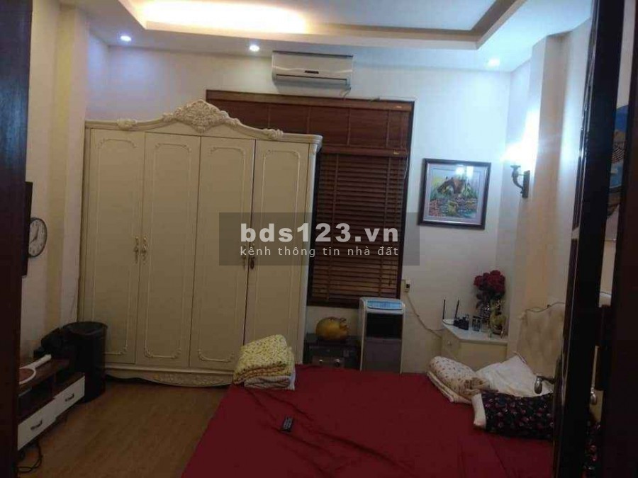 Bán nhà 768 Đường Láng. Siêu hiếm Kinh doanh. cách phố 20m. diện tích 60m2. Giá 6.3 tỷ.