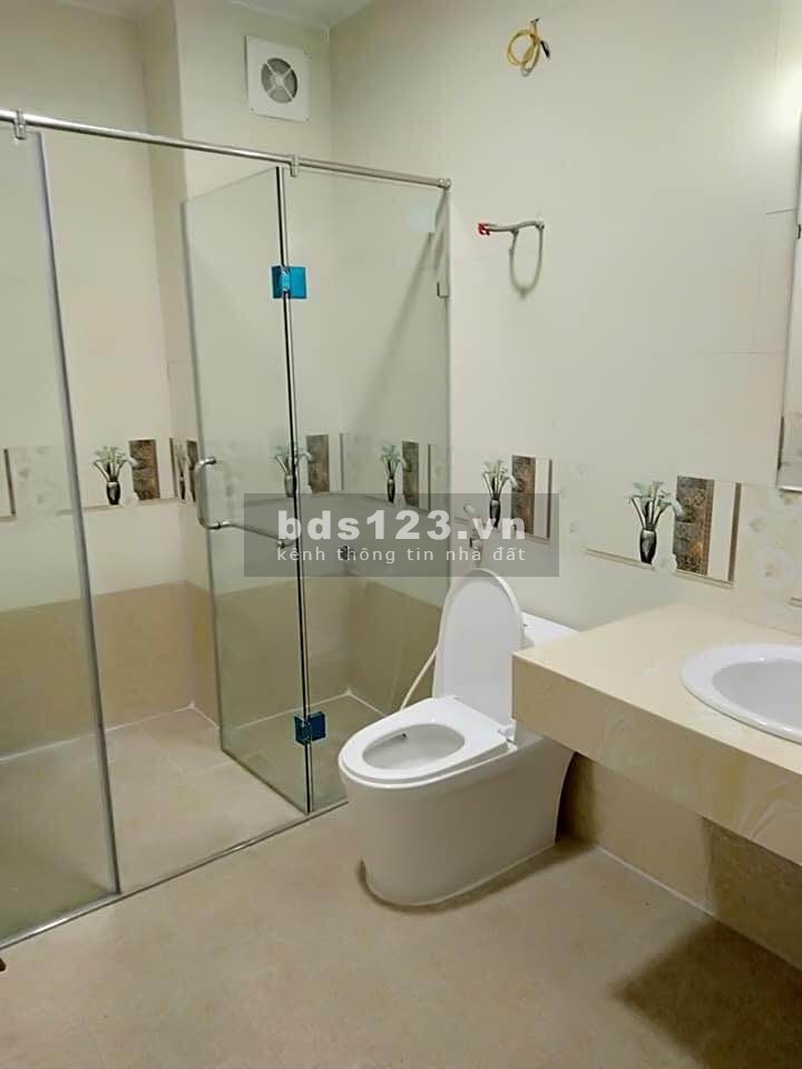 Bán nhà 768 Đường Láng. Siêu hiếm Kinh doanh. cách phố 20m. diện tích 60m2. Giá 6.3 tỷ.