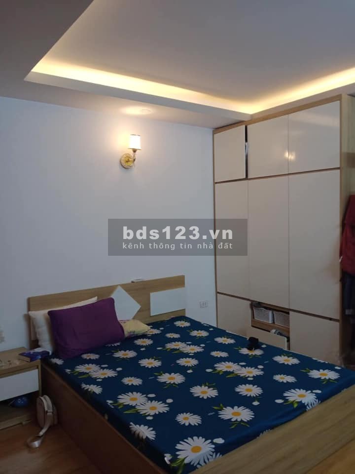 Bán nhà 768 Đường Láng. Siêu hiếm Kinh doanh. cách phố 20m. diện tích 60m2. Giá 6.3 tỷ.