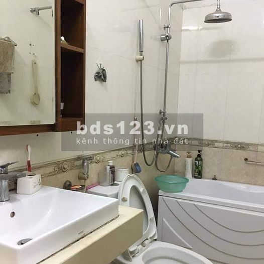Bán gấp nhà Phố Nguyễn Ngọc Vũ, Cầu Giấy Ô tô vào nhà, MT4.6m Kinh doanh đỉnh, DT 70m2x5 tầng, giá 9.2 tỷ