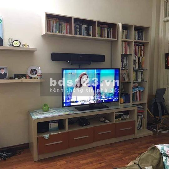 Bán gấp nhà Phố Nguyễn Ngọc Vũ, Cầu Giấy Ô tô vào nhà, MT4.6m Kinh doanh đỉnh, DT 70m2x5 tầng, giá 9.2 tỷ