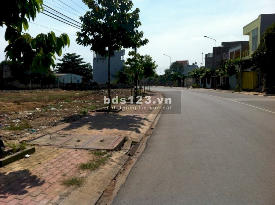 Do chuyển nhà nên hiện tại cần bán gấp nhà cấp 4 và lô đất ở Mỹ Phước 3 gần đường V.Đai 4