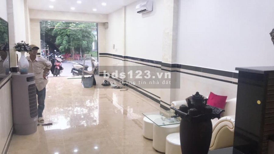Chỉ nhỉnh 6 tỷ xe hơi ngủ trong nhà, đường Lạc Long Quân, P14, Tân Bình, 49m