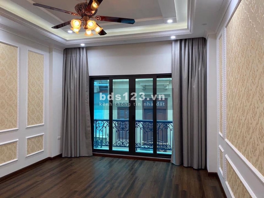 Bán gấp nhà Mặt ngõ 117 Thái Hà giá 2.2 tỷ, DT 22m2. oto cách 10m