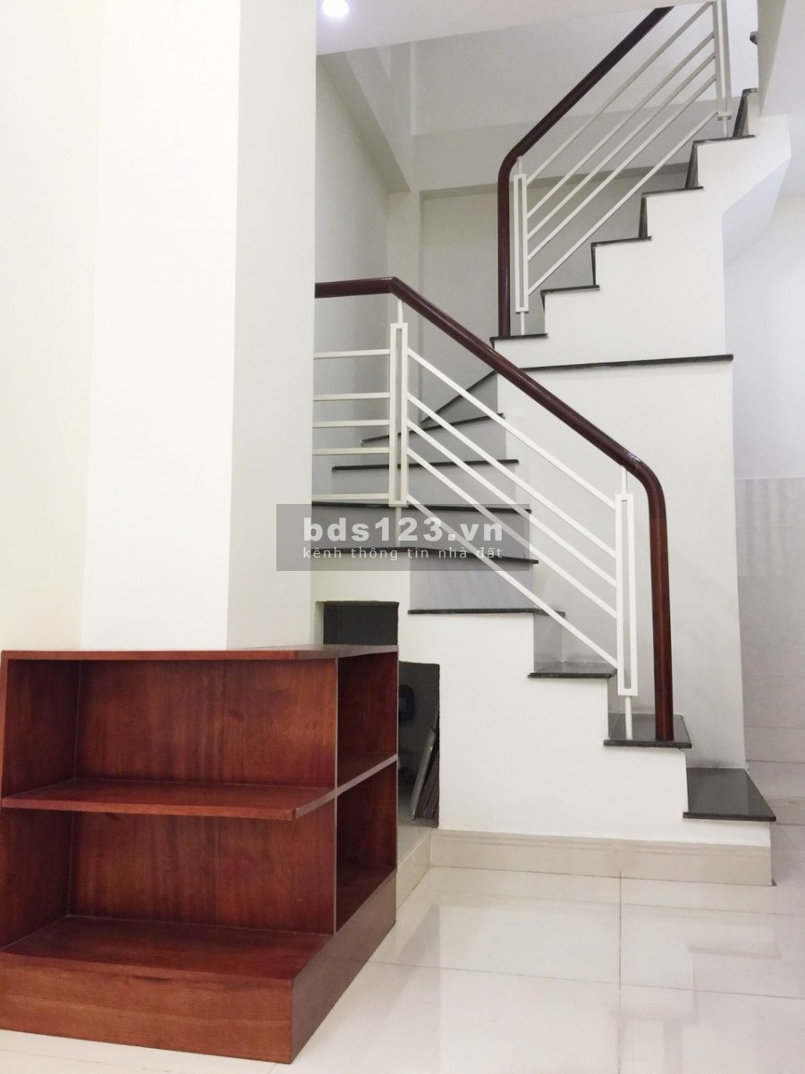 Bán nhà 3 lầu hẻm 830 Đoàn Văn Bơ Phường 16 Quận 4