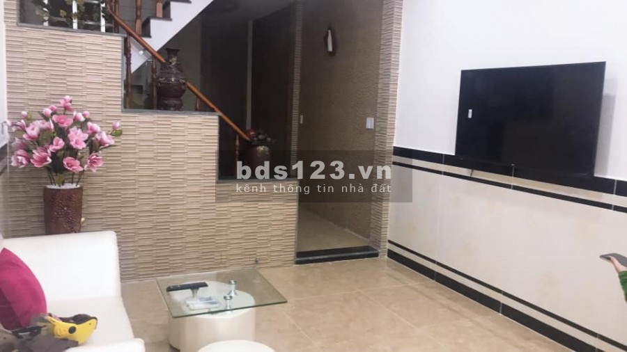 Chỉ nhỉnh 6 tỷ xe hơi ngủ trong nhà, đường Lạc Long Quân, P14, Tân Bình, 49m