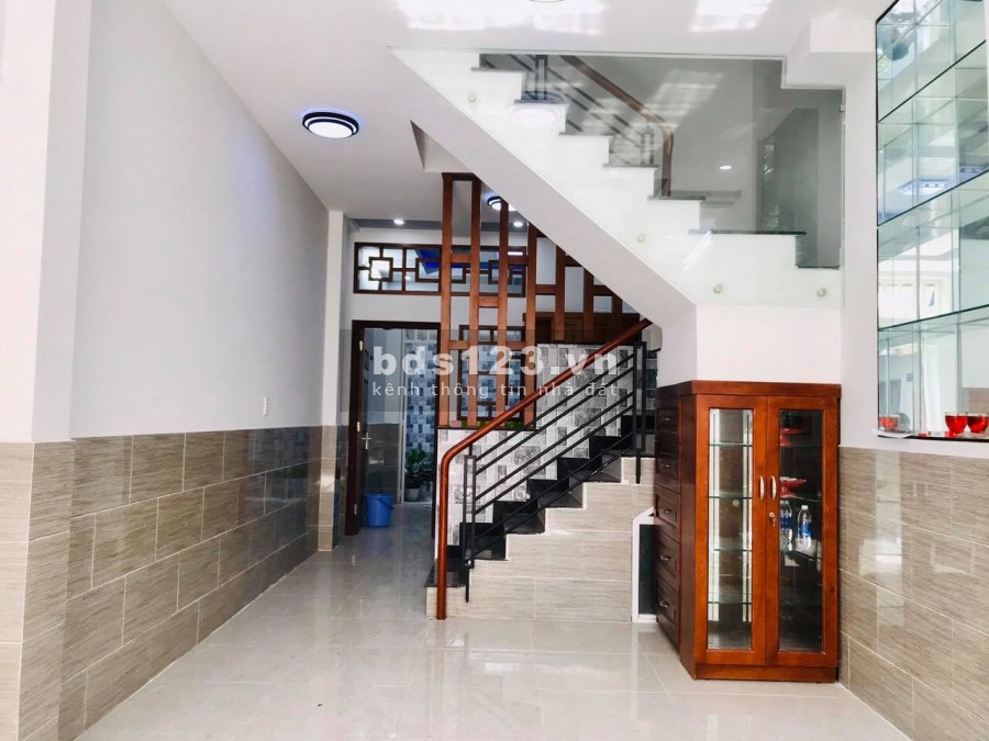 Bán nhà gần mặt tiền Lê Hồng Phong, Quận 10 – 4x9,5m – chỉ 4 tỷ 950 – Phạm Hương