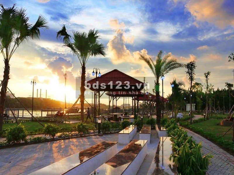 CHÍNH CHỦ BÁN GẤP 1 LÔ GÓC VIEW KÊNH, 1 LÔ 2 MẶT TIỀN ĐƯỜNG, CẦN ĐƯỚC, LONG AN