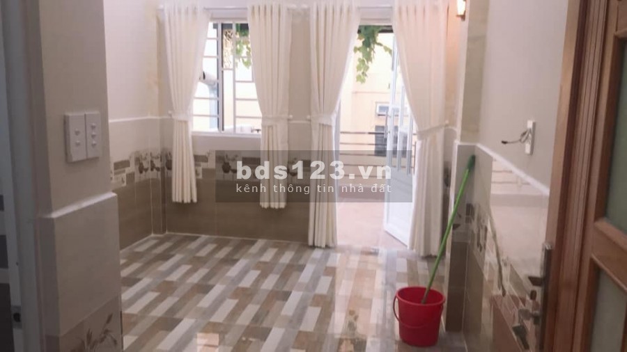 Chỉ nhỉnh 6 tỷ xe hơi ngủ trong nhà, đường Lạc Long Quân, P14, Tân Bình, 49m