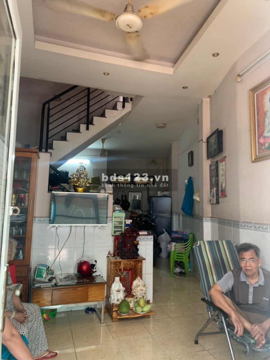 Bán gấp nhà hẻm nở hậu 4.85m đường Phú Thọ, F.1, Quận 11. DT 39.1m2.