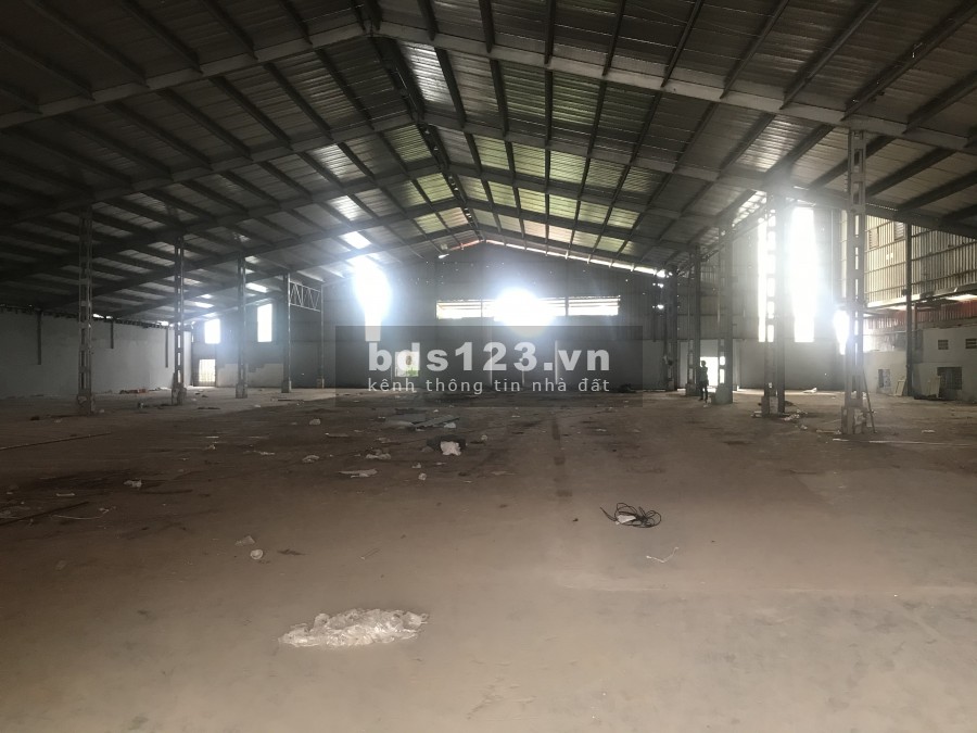 Cho thuê kho xưởng 1700m2 Phạm Văn Đồng gần cầu vượt Linh Xuân