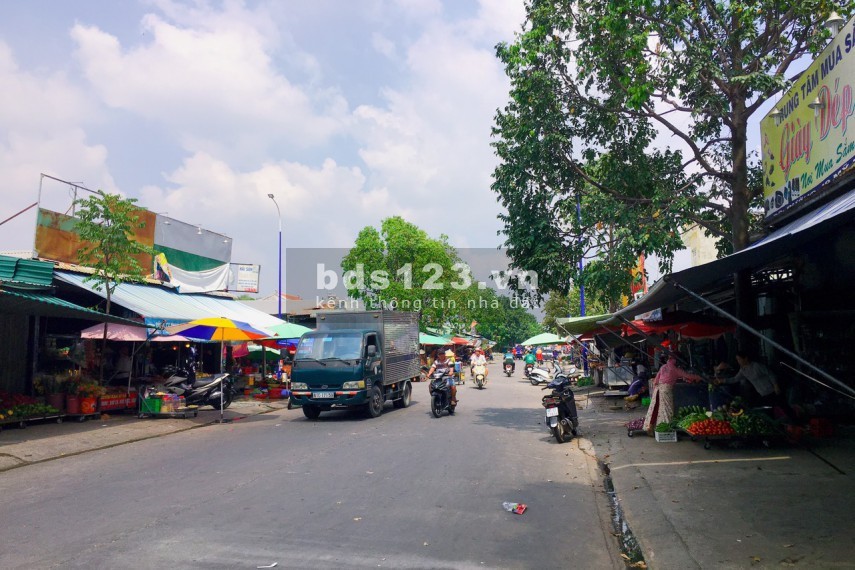 KẸT TIỀN BÁN GẤP NHÀ RIÊNG DT 100M2(5X20)SÁT CHỢ, DÂN ĐÔNG. SỔ RIÊNG THỔ CƯ TOÀN BỘ