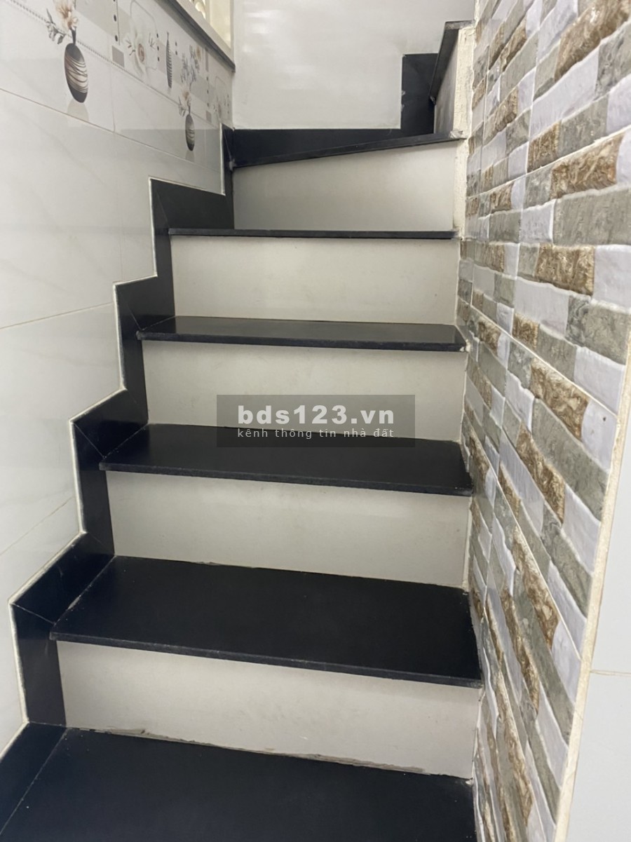 Bán nhà 3 lầu hẻm 830 Đoàn Văn Bơ Phường 16 Quận 4