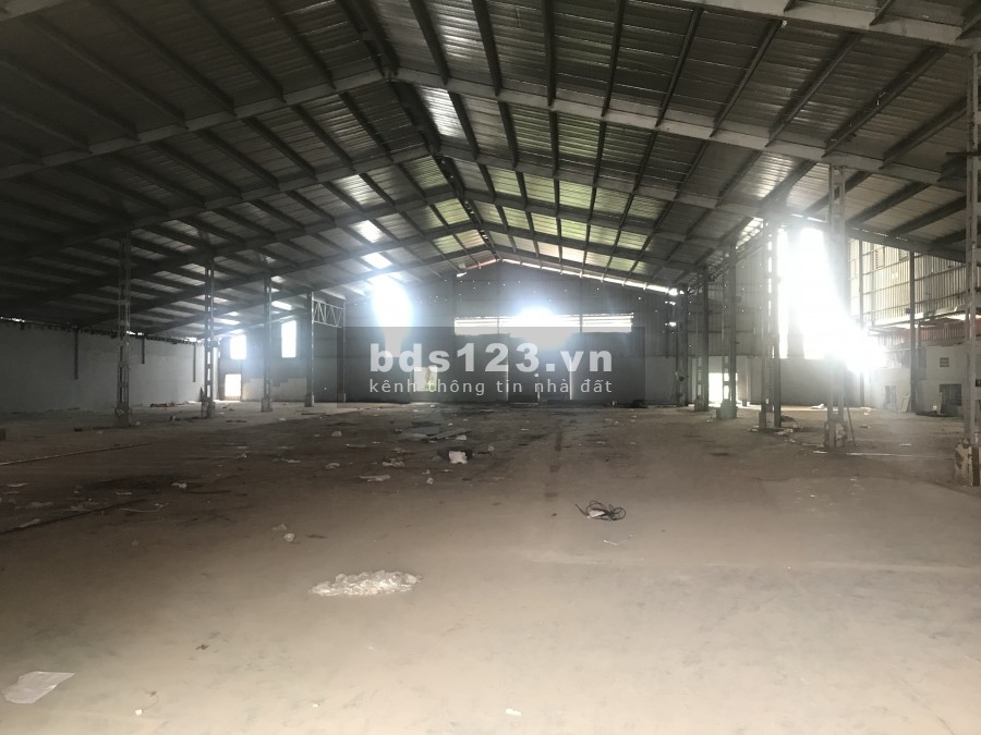 Cho thuê kho xưởng 1700m2 Phạm Văn Đồng gần cầu vượt Linh Xuân