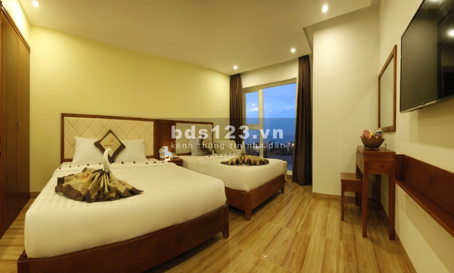 Bán khách sạn 2 mặt tiền Trần Bạch Đằng và Ngô Thị Sĩ giá đầu tư