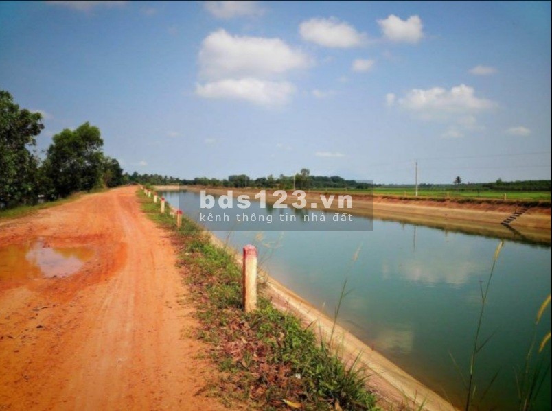 Đất thổ cư view kênh tây Tây Ninh, sổ hồng riêng chỉ 6xxtr ngang 10m