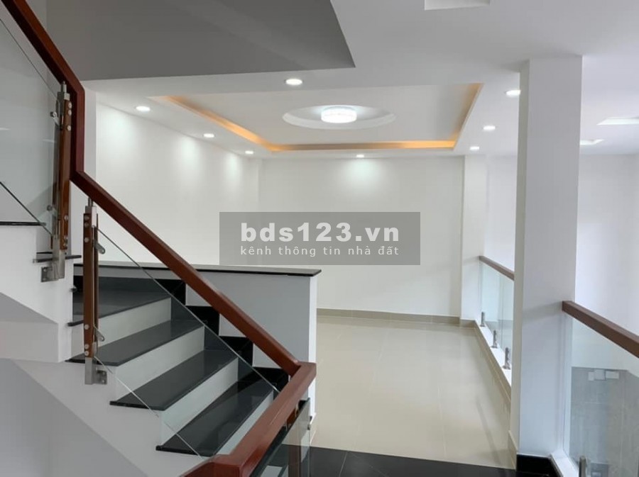 Bán nhà gần CGV Lý Chính Thắng 50m2 Quận 3