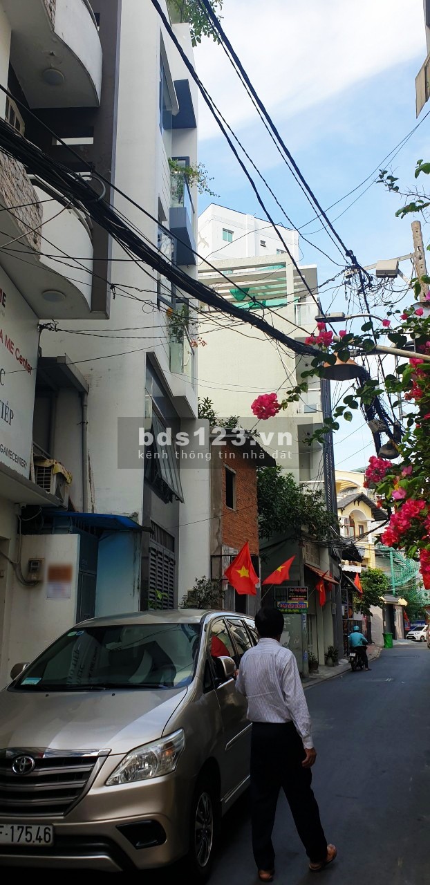 Cho thuê nhà 1 trệt 3 lầu, DT 3x8m, có máy lạnh, hẻm xe tải Phan Đình Phùng, Phú Nhuận. Giá tốt